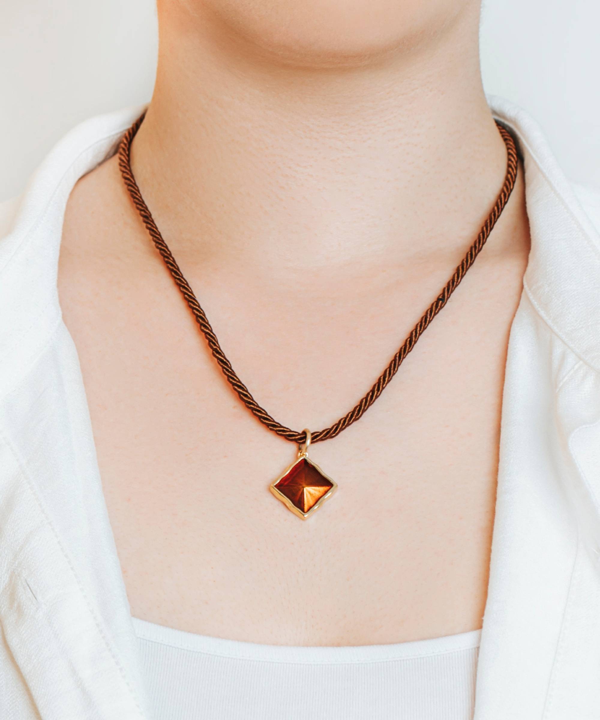 Collana Corda e Ciondolo Amal - Marrone